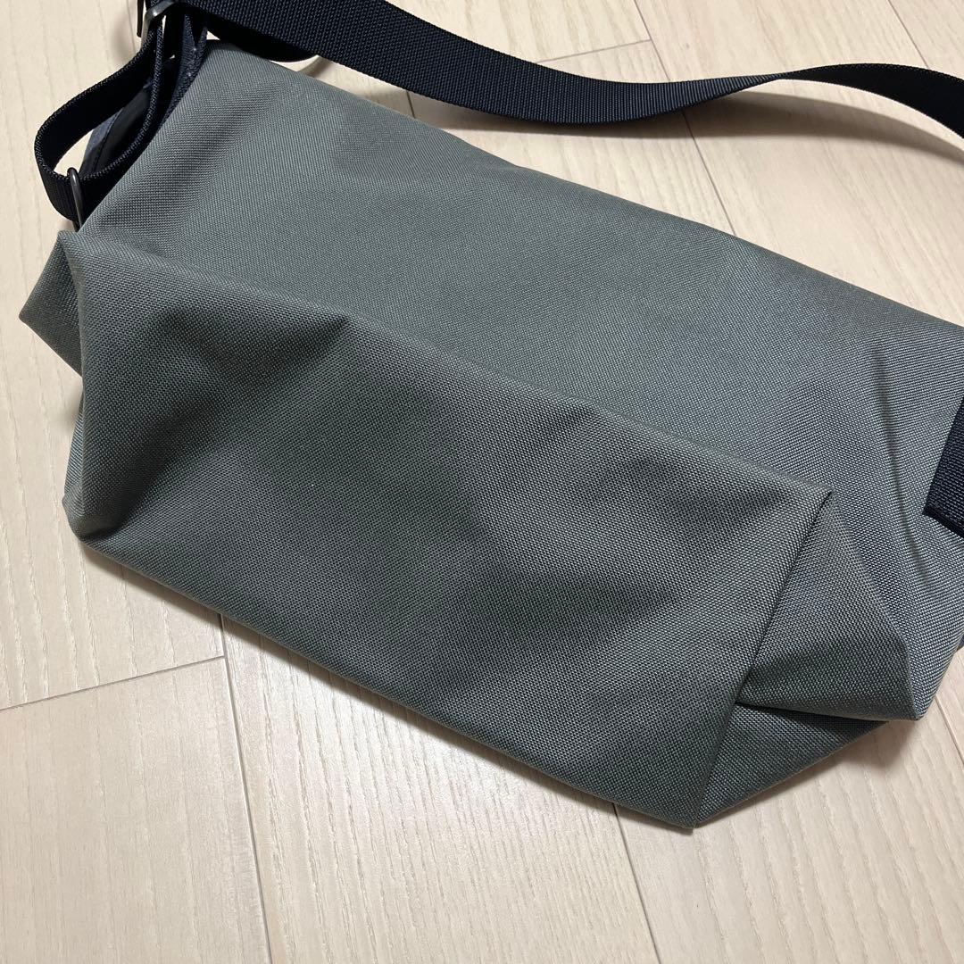 ブルーラグ　メッセンジャーバッグ　ハーフ　グレー　リフレクター（オレンジ）