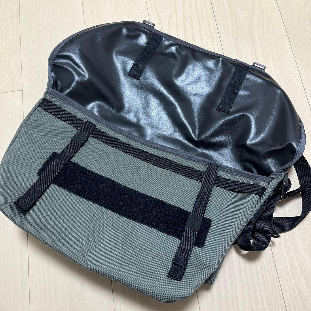 ブルーラグ　メッセンジャーバッグ　ハーフ　グレー　リフレクター（オレンジ）