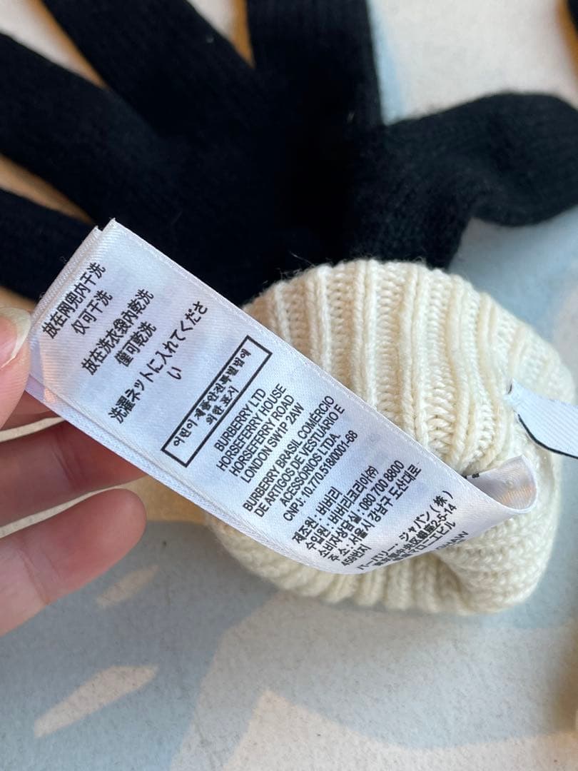 【極美品】BURBERRY 黒とクリーム色のカシミヤ冬用手袋