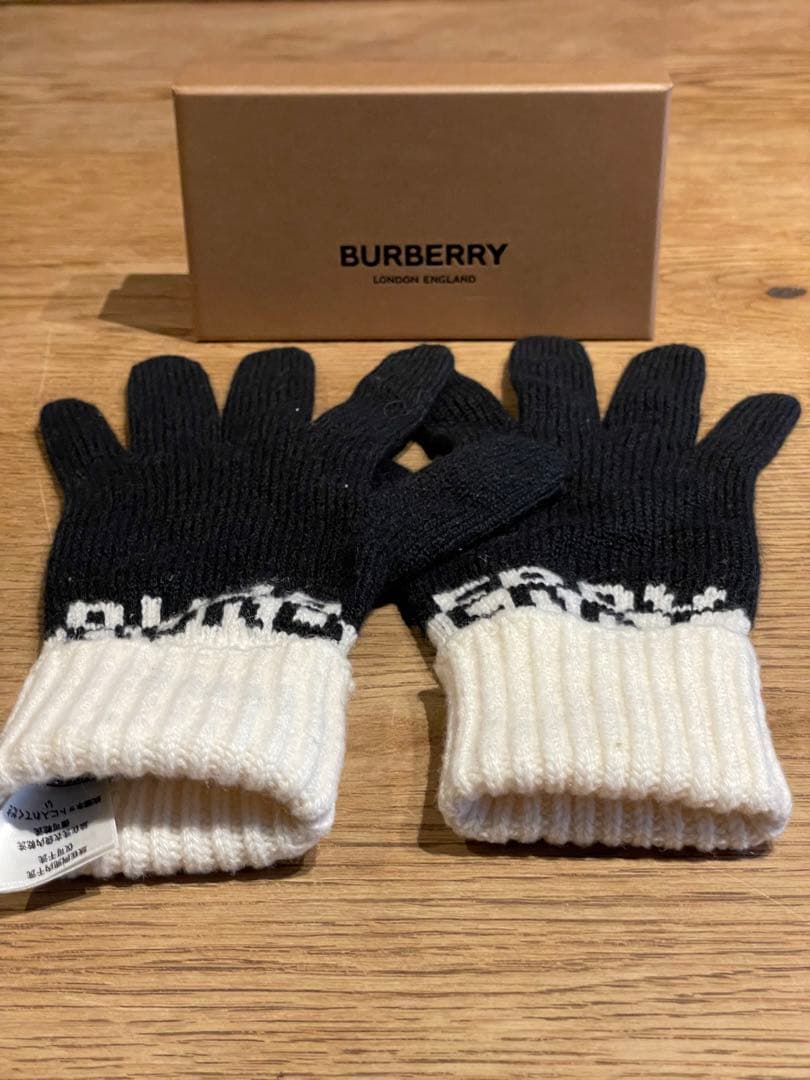 【極美品】BURBERRY 黒とクリーム色のカシミヤ冬用手袋