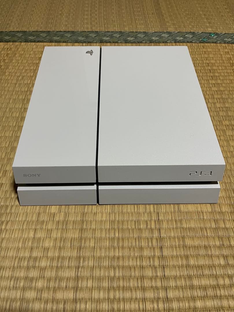 PlayStation 4 ホワイト 本体とコントローラーセット