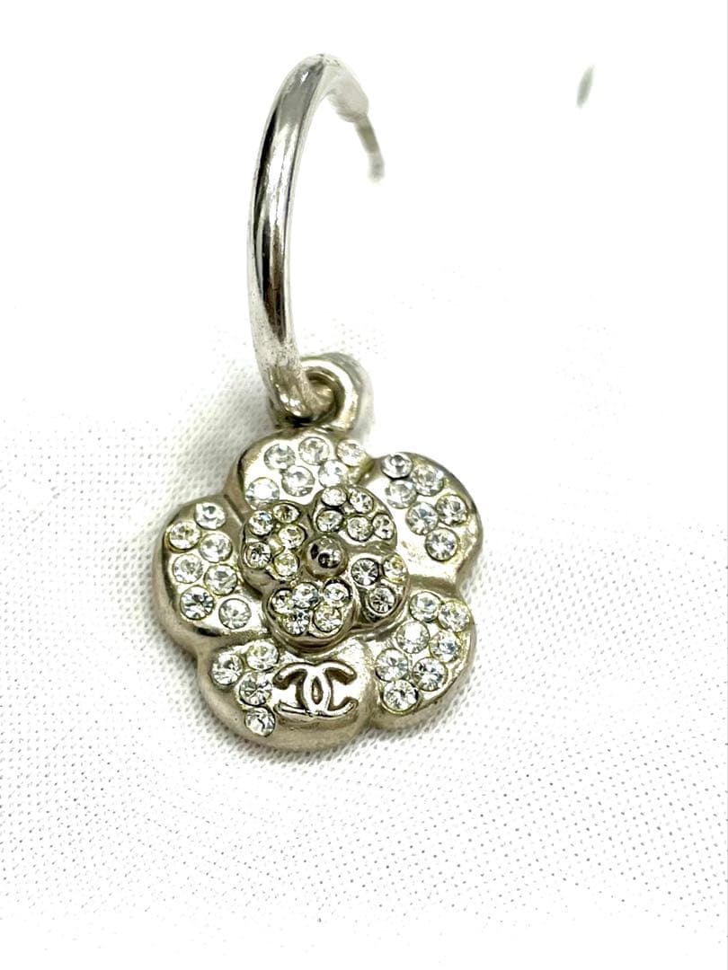 Dayday ok 正規品CHANELカメリア スウィングピアス片方