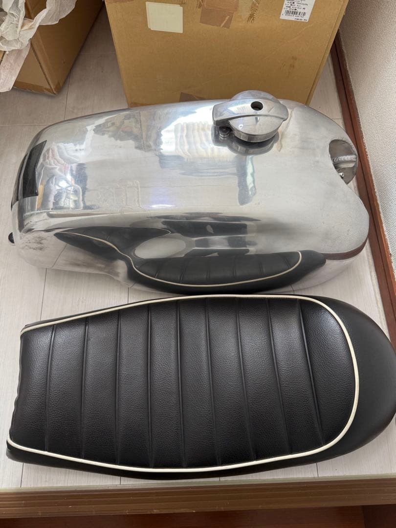 限界値下】SR400 デイトナ製アルミタンク　シートセット