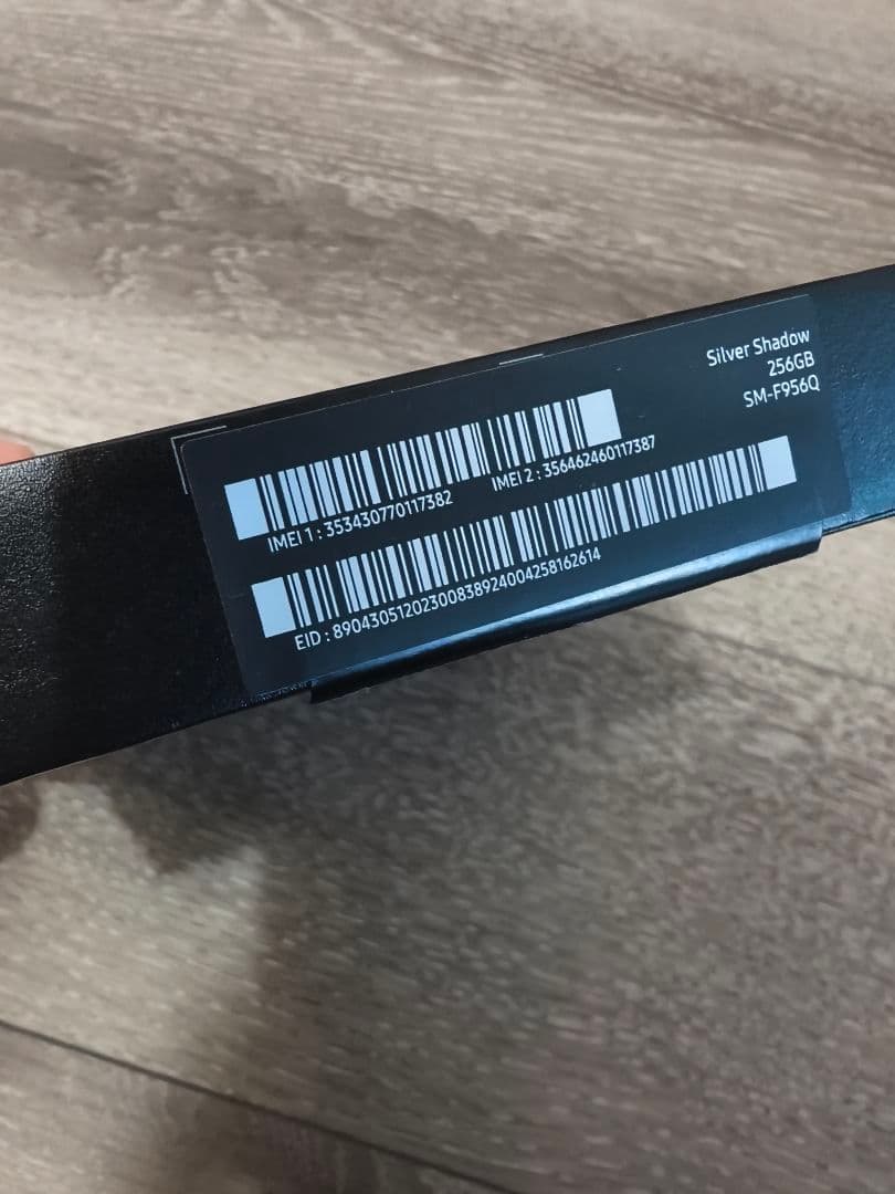 ジ*ン様 【ほぼ未使用】SIMフリー Samsung Galaxy Z Fold