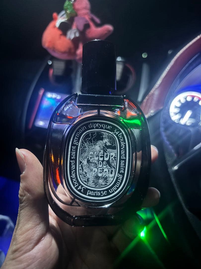 diptyque FLEUR DE PEAU ユニセックス香水