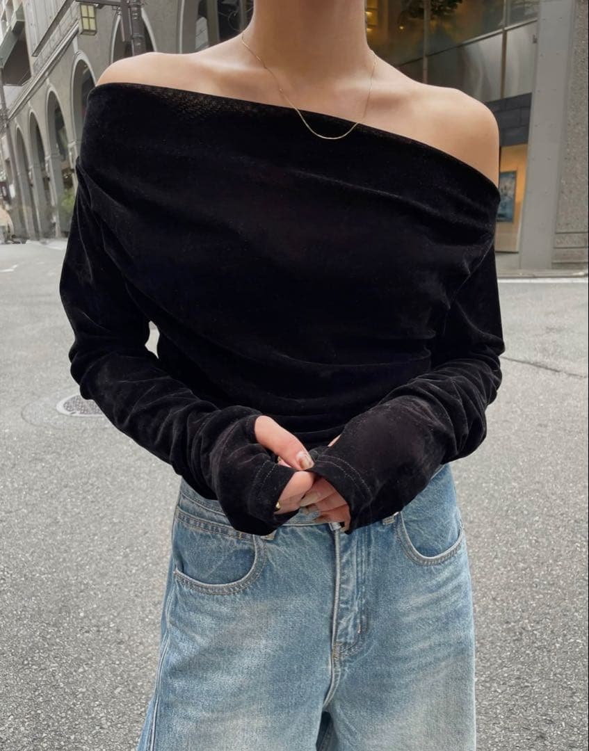【efu】ベロアオフショルダードレープトップス