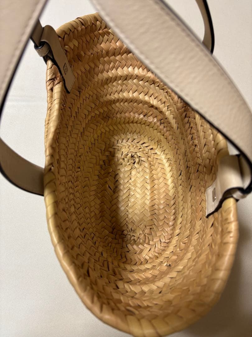 【LOEWE】バスケットバッグ／スモールサイズ／ホワイト／タグと説明書付です。