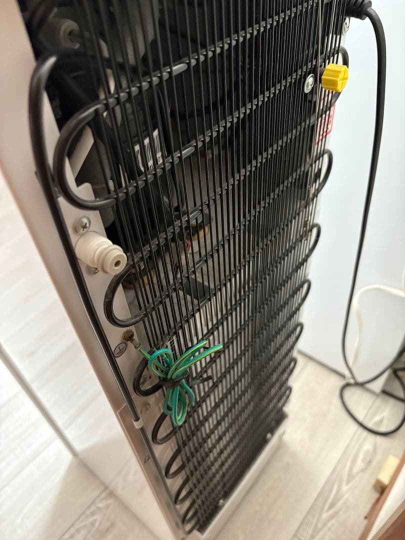 FRECIOUS Slat ウォーターサーバー　（型式 WFD-1900）