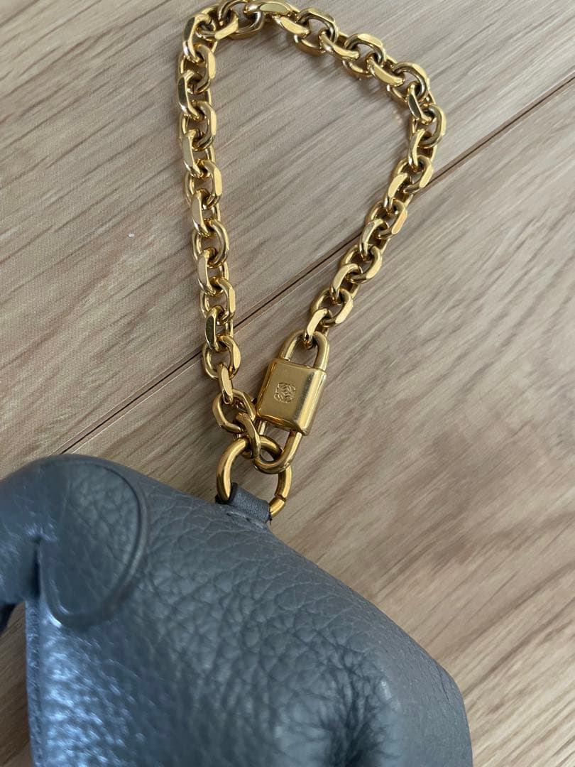LOEWEロエベ　レザー　チャーム 象