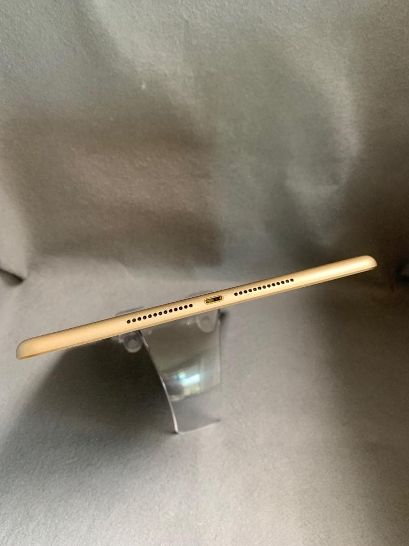 美品 国内版 iPad 第5世代 9.7インチ 128GB WiFi版 ゴールド