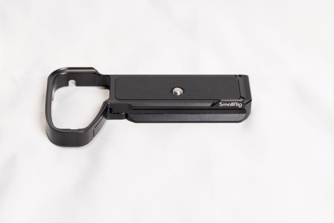 SONY α6700 ILCE-6700 ボディ　＋smallRigグリップ