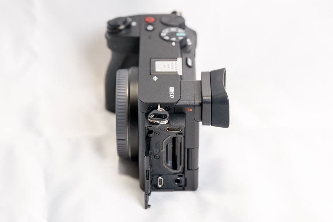 SONY α6700 ILCE-6700 ボディ　＋smallRigグリップ