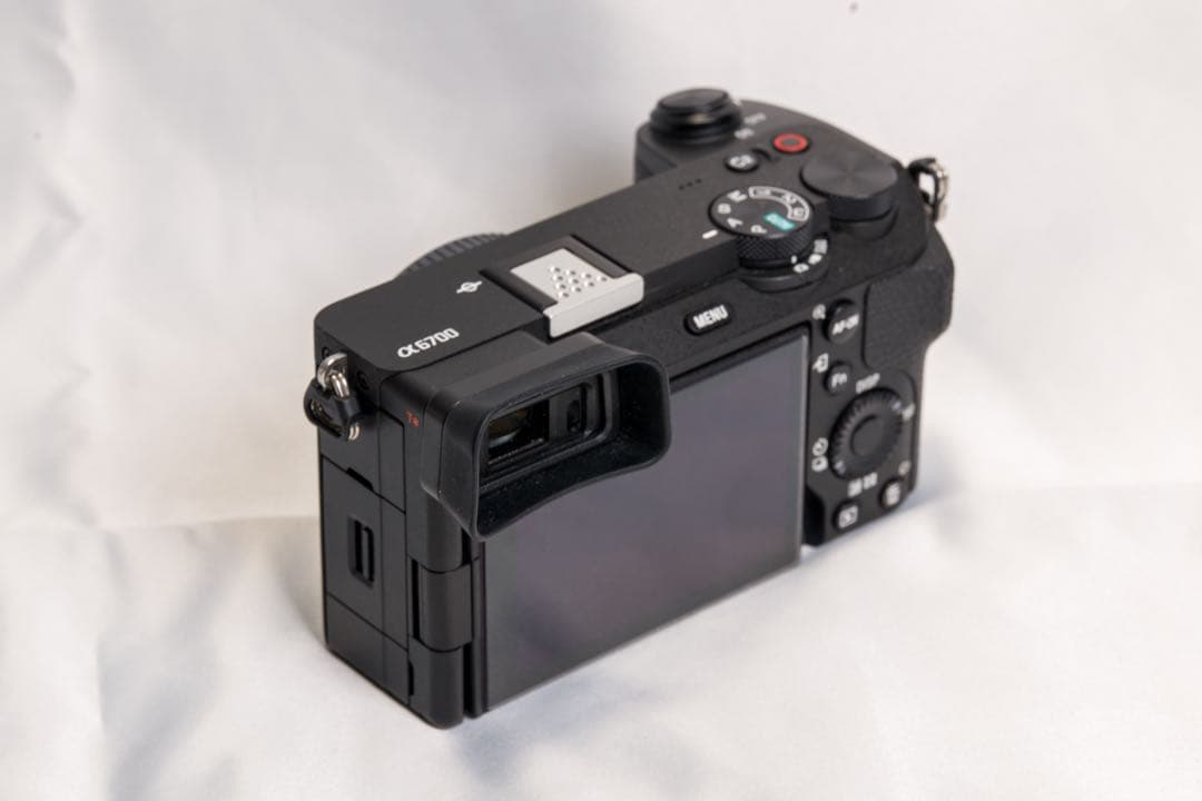 SONY α6700 ILCE-6700 ボディ　＋smallRigグリップ
