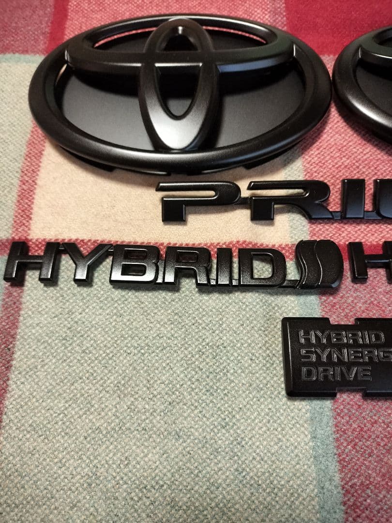 YOMIです。 トヨタエンブレム30プリウスエンブレム　6点セット