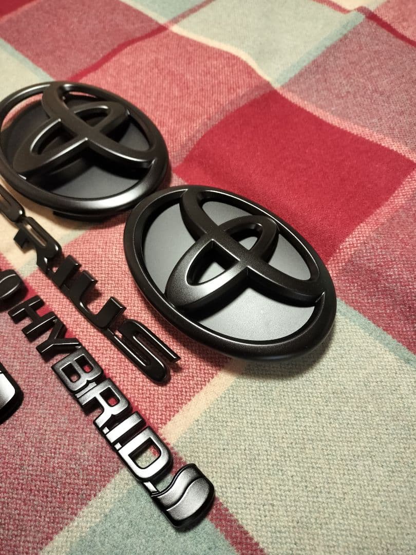 YOMIです。 トヨタエンブレム30プリウスエンブレム　6点セット