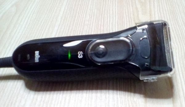 ブラウン シリーズ3 メンズシェーバー 3枚刃 3020s-B_corg