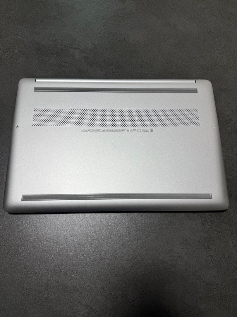 超美品　HP Laptop 15s-eq2xxx メモリ8GB SSD256GB