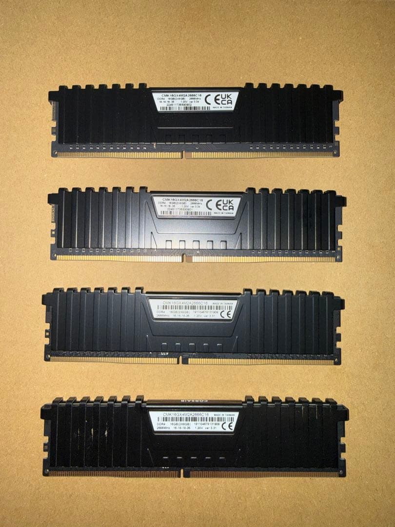 メモリー Vengeance DDR4 32GB (4x8GB) 2666MHz