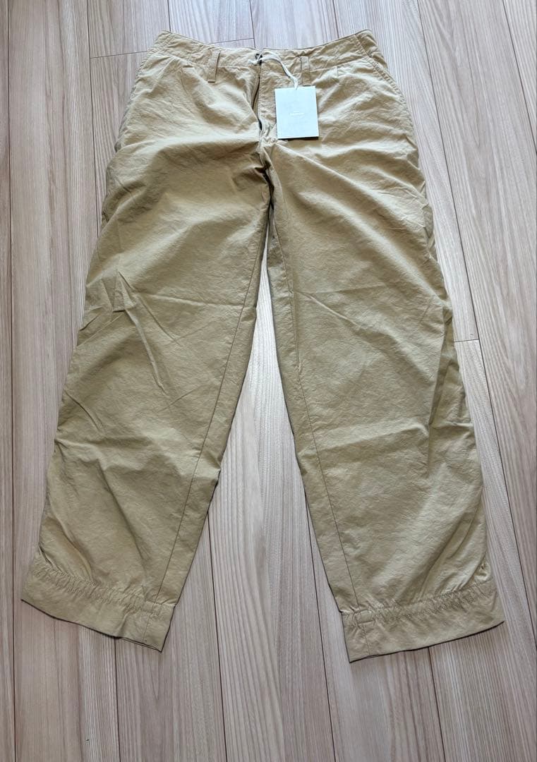 kolor ナイロンオックスパッカリングテーパードパンツ　ベージュ　2