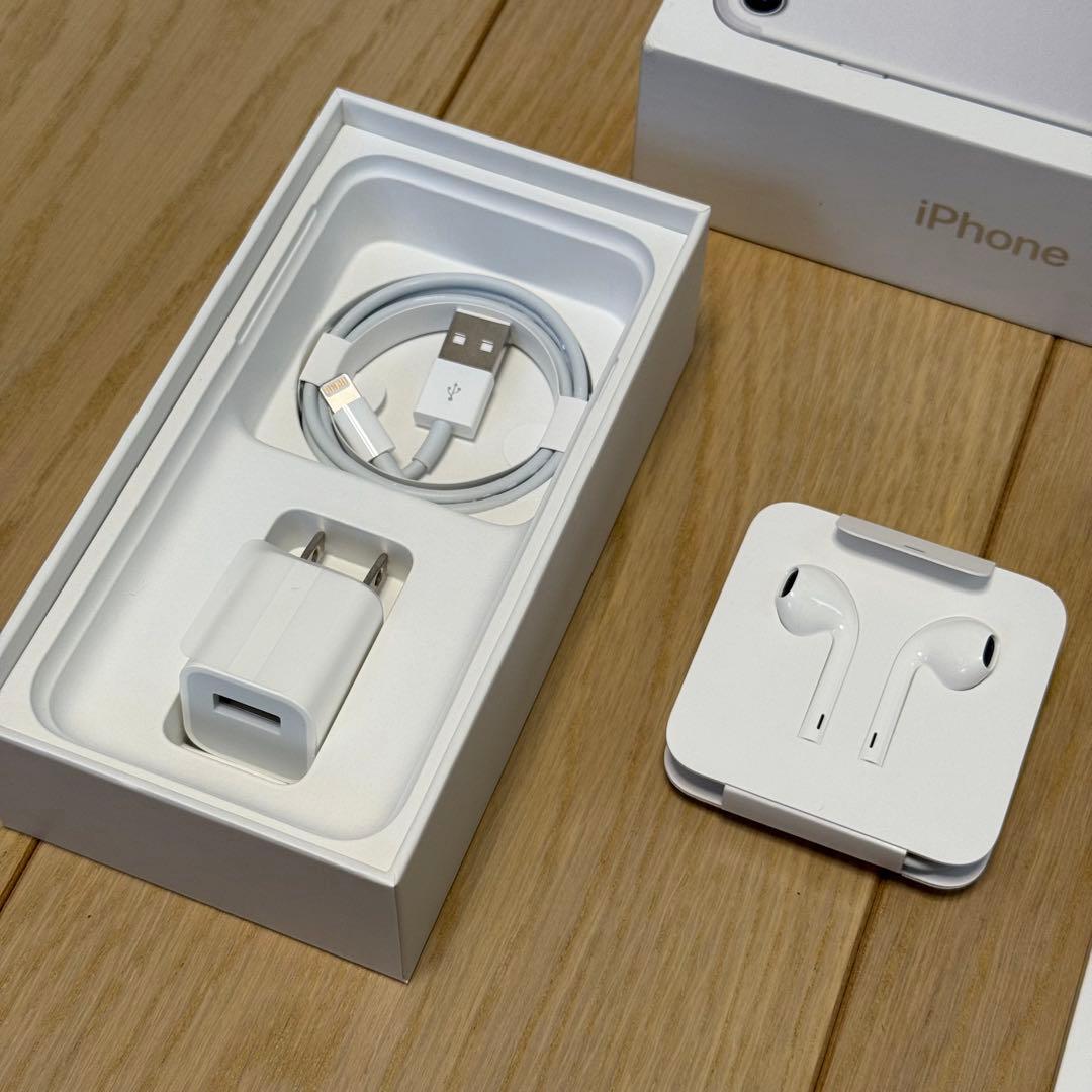 iPhone 7 シルバー 128GB（バッテリー99%）