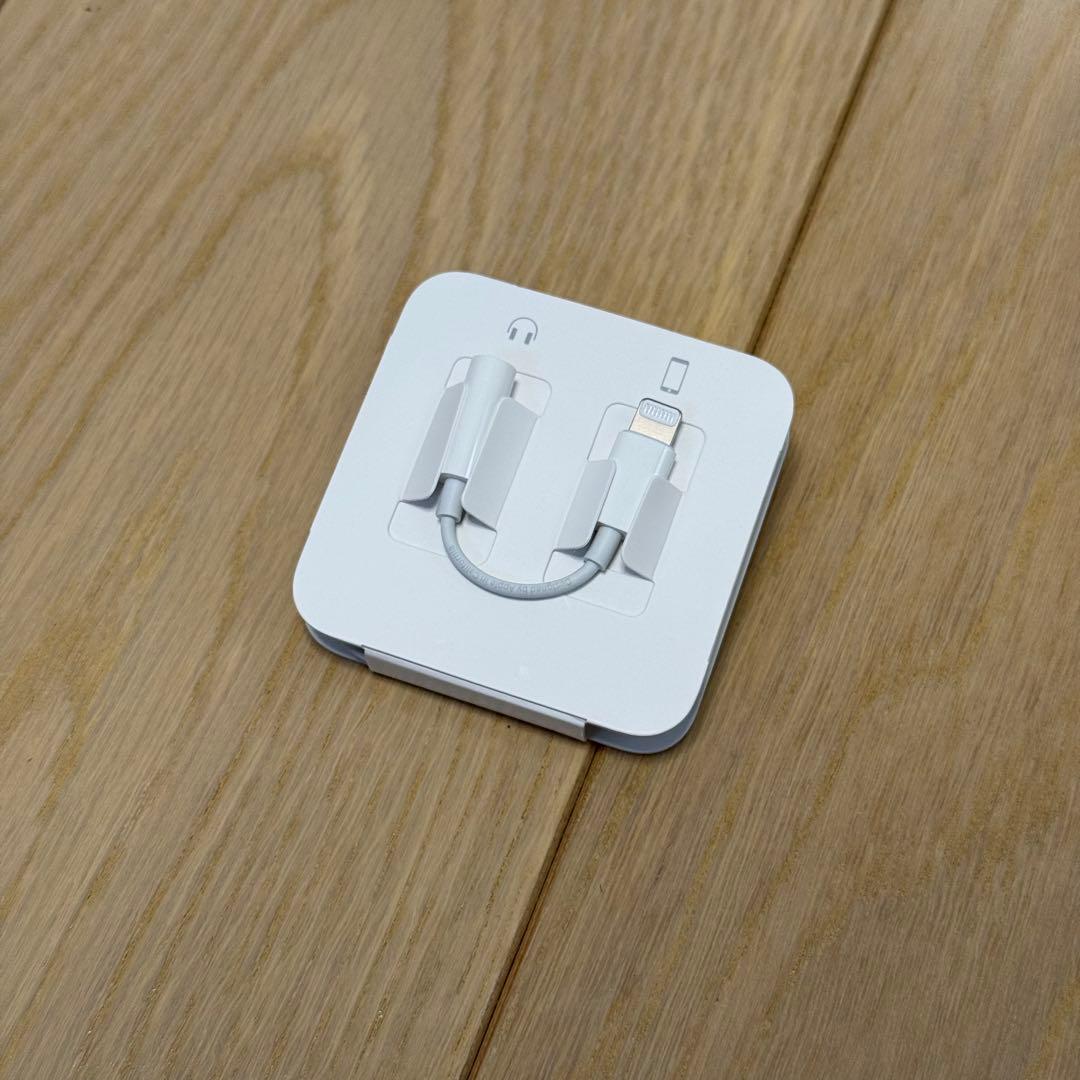 iPhone 7 シルバー 128GB（バッテリー99%）