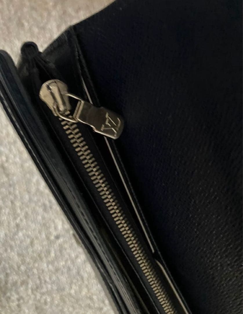 Louis Vuitton エピレザー 長財布 ネイビー