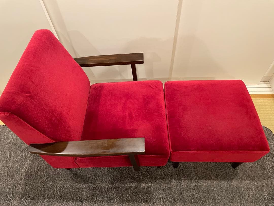 ビーカンパニー　赤　シングルソファ　オットマン付き