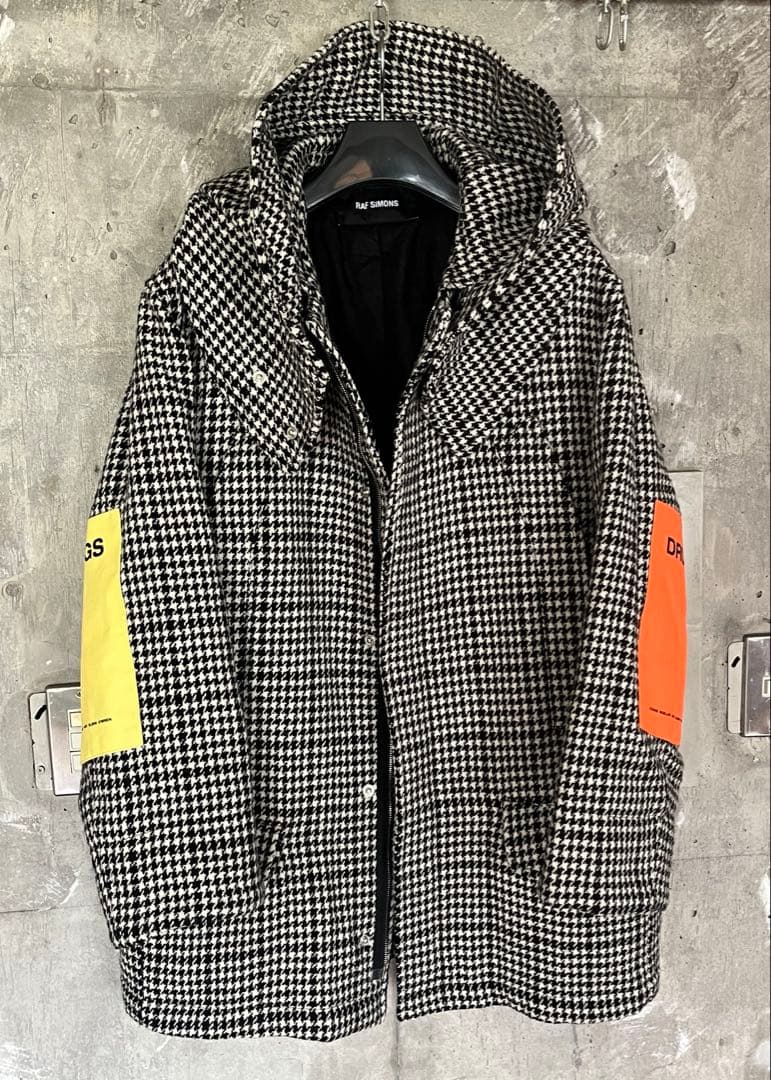 ラフシモンズ　2018AWコート DRUGS