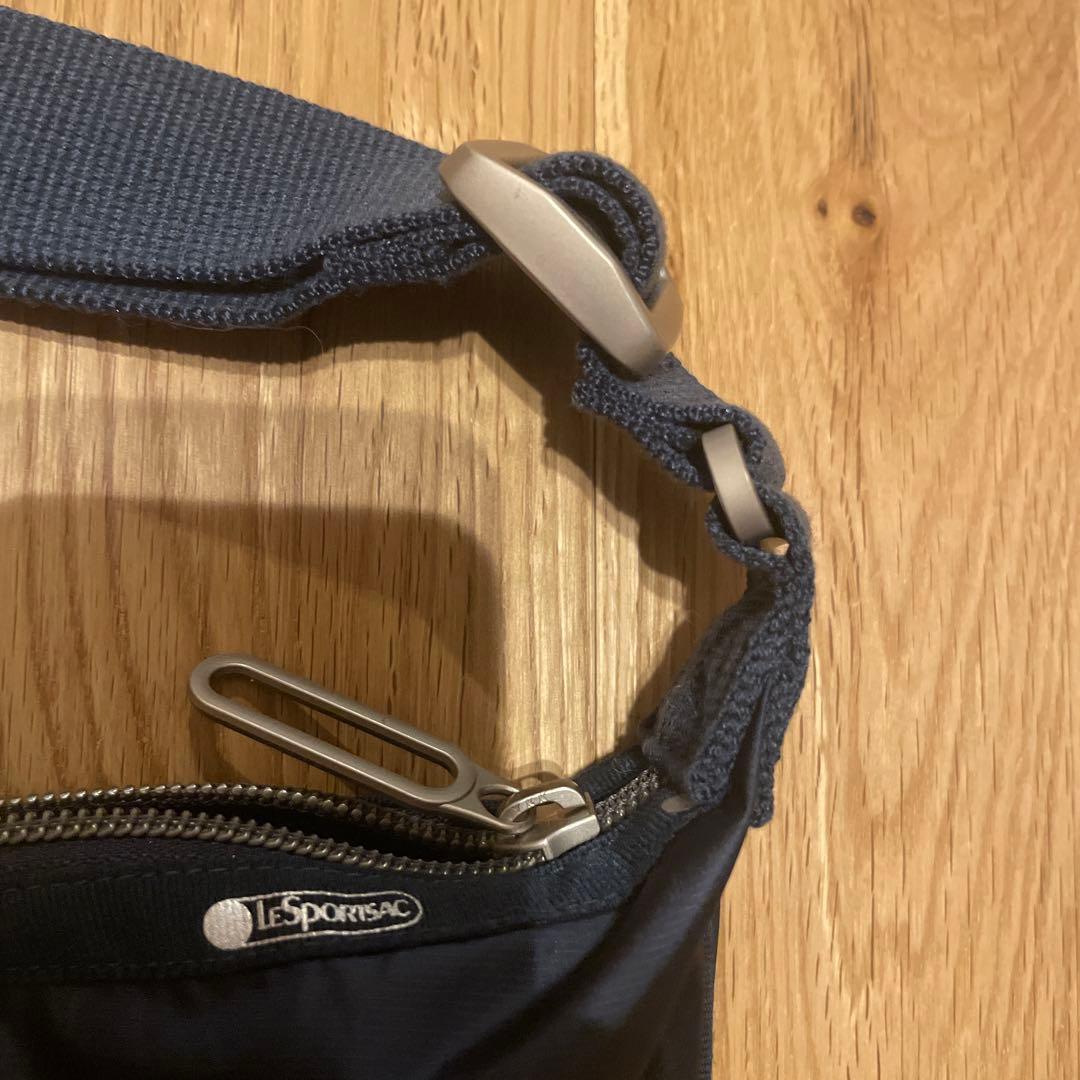 【新品】LeSportsacレスポートサック　エッセンシャル　ボディバッグ
