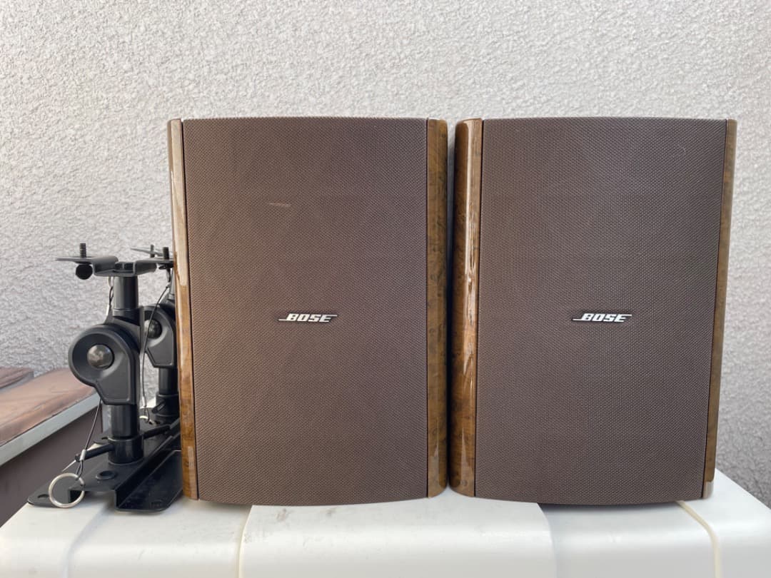 Bose スピーカー　MODEL 121V ２台セット　吊下げ金具付