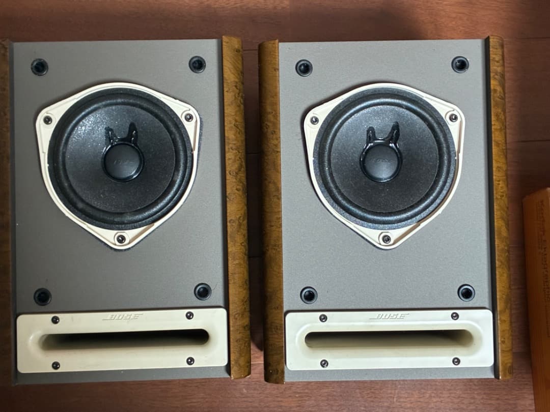 Bose スピーカー　MODEL 121V ２台セット　吊下げ金具付
