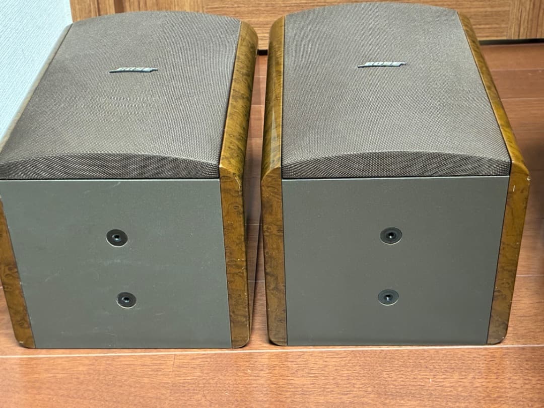 Bose スピーカー　MODEL 121V ２台セット　吊下げ金具付
