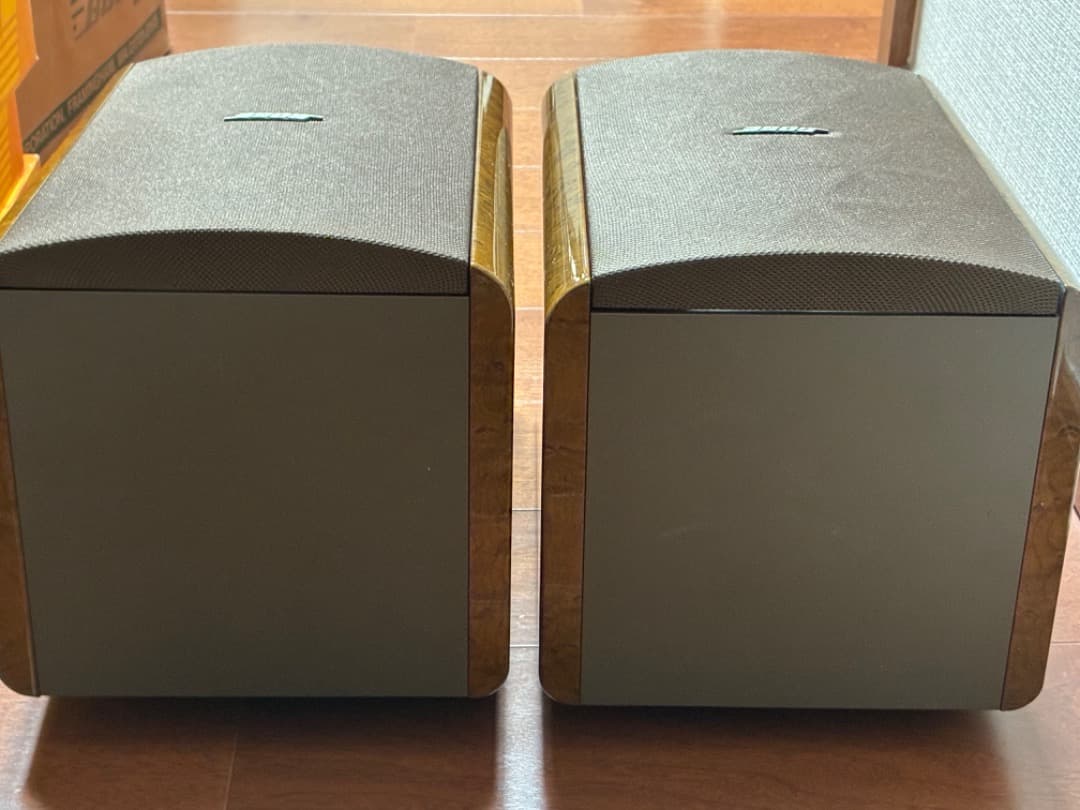 Bose スピーカー　MODEL 121V ２台セット　吊下げ金具付