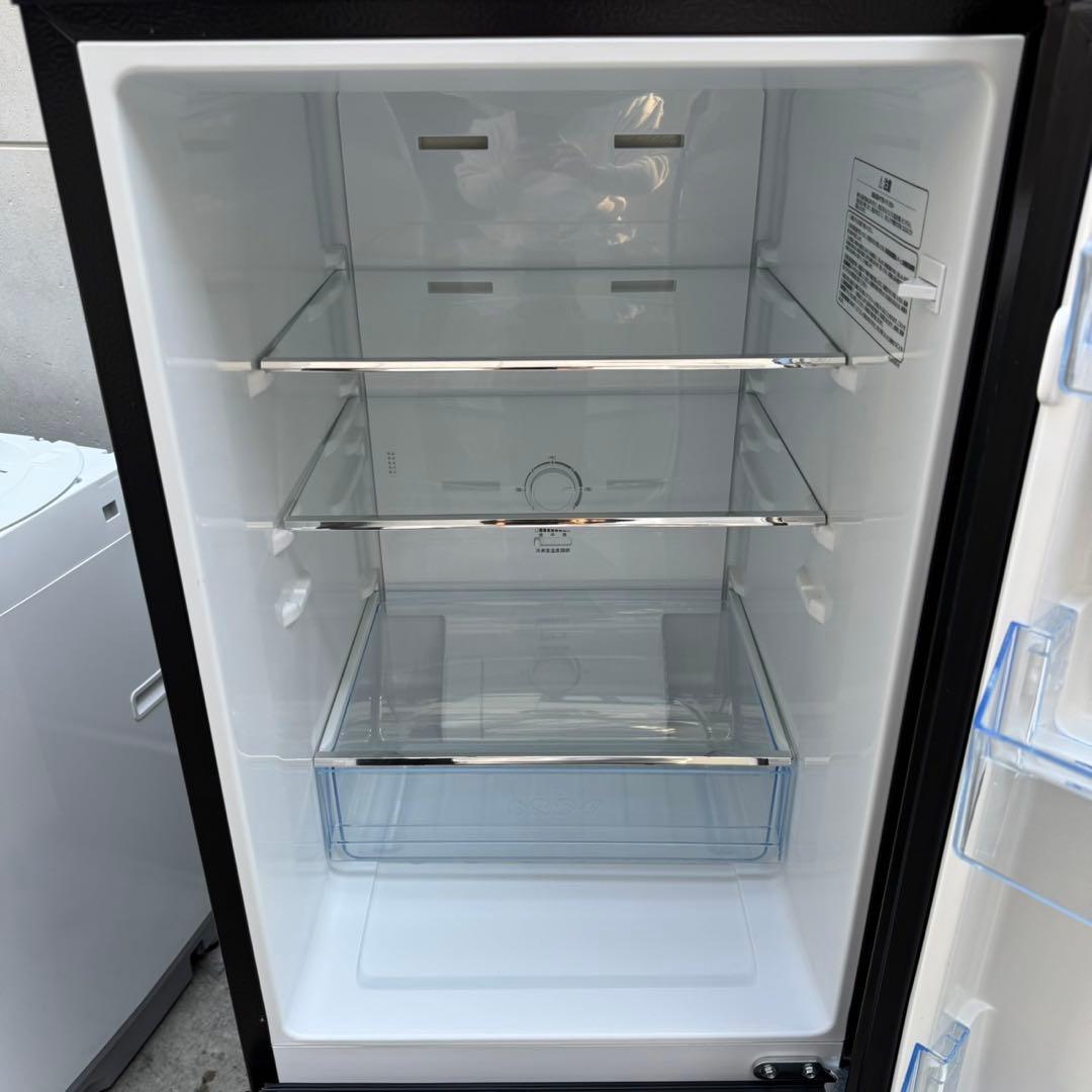 143⭐️2024年製美品★ハイセンス　冷蔵庫　ミラー　ブラック　鏡　一人暮らし