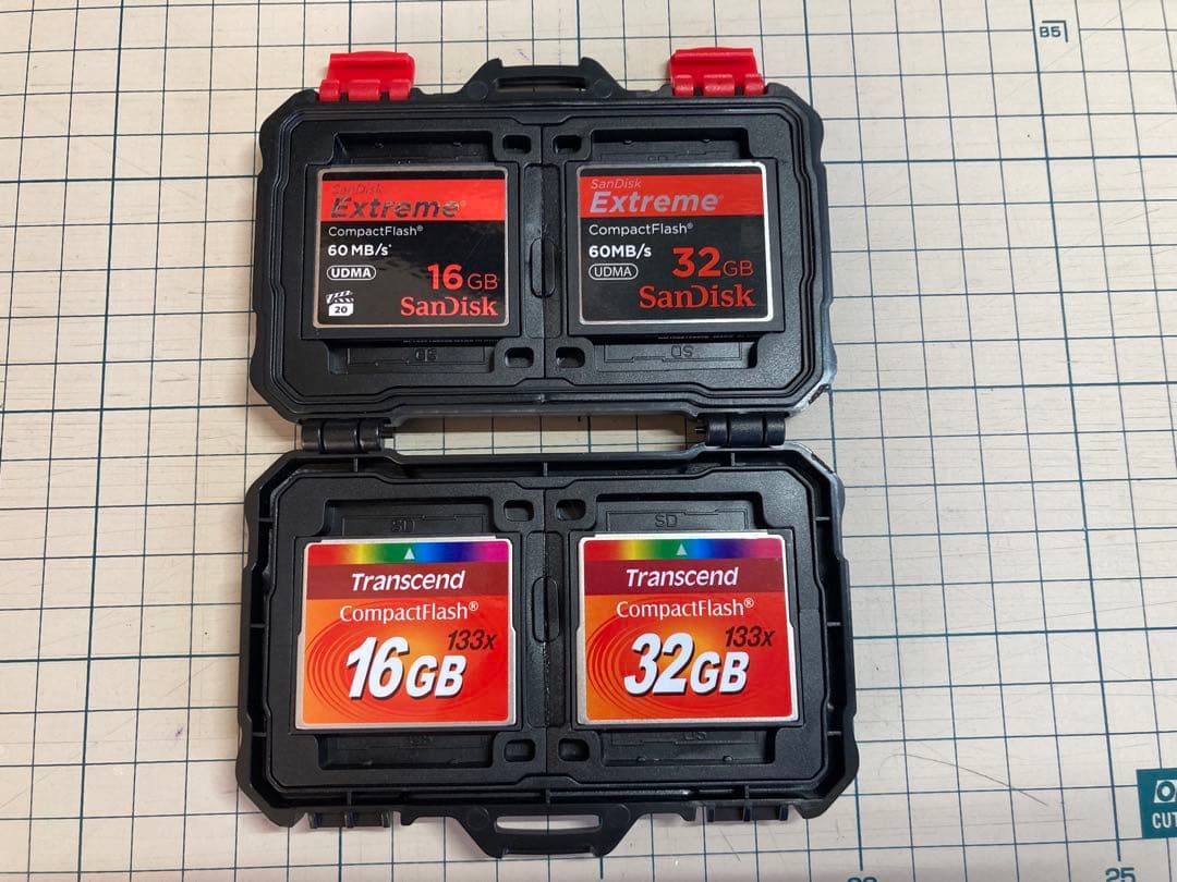 コンパクトフラッシュ（CF）4枚セット　➕　ハードケース付