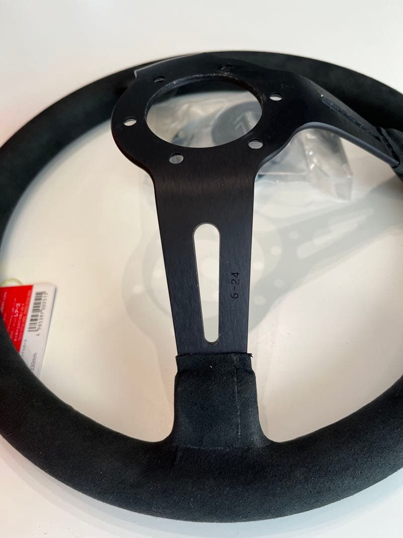 MOMO モモステアリング MOD.08 33マイクロファイバー ディープコーン