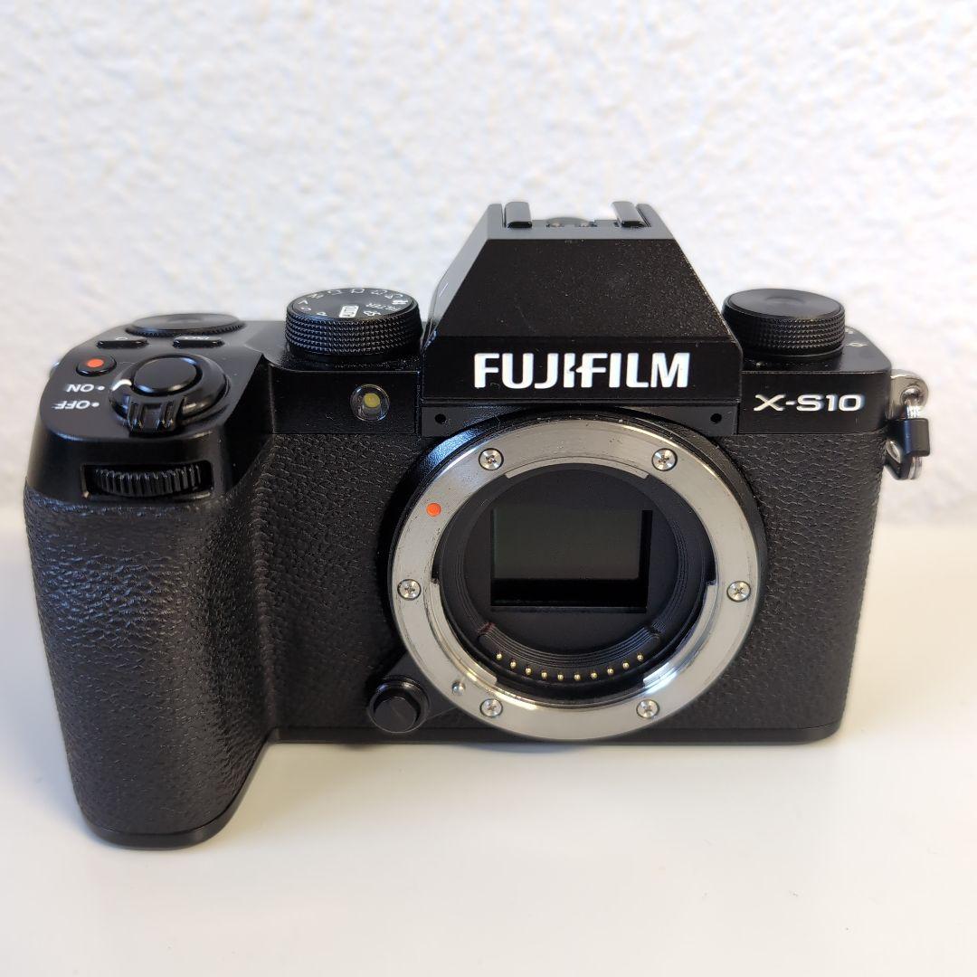 Fujifilm X-S10 ミラーレス一眼カメラ 本体と付属品