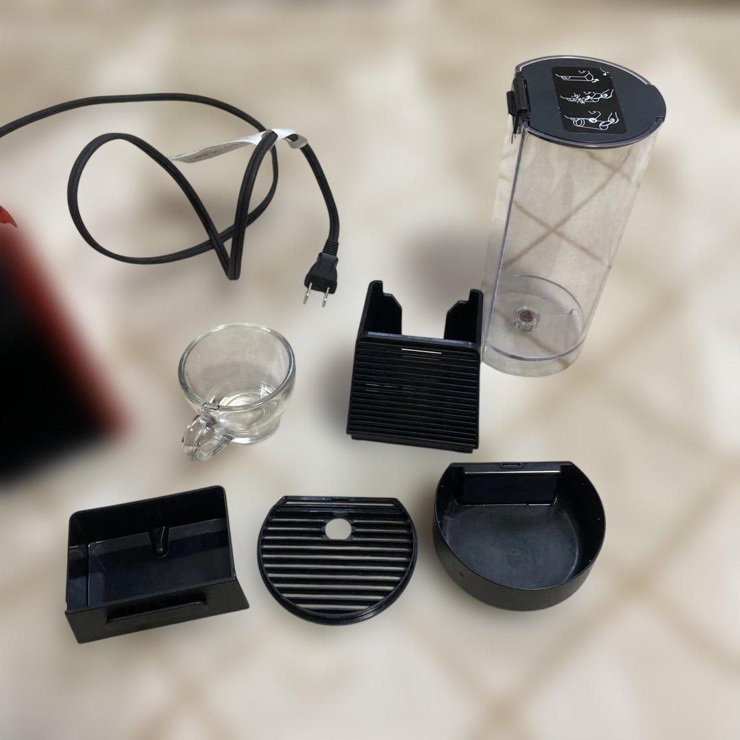 Nespresso エスプレッソマシン レッド　エッセンサミニ