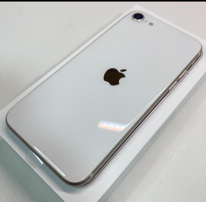 iPhoneSE3 64gb　極美品☆新品バッテリー