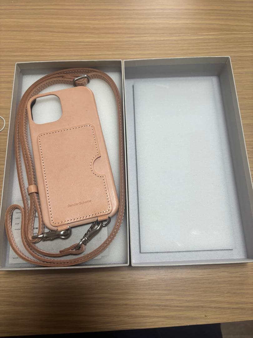 【新品】エンダースキーマiPhone 15用ケース ストラップ付き ナチュラル