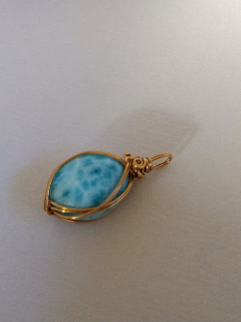 お値下げしました!!天然石ラリマーペンダントトップ。ドミニカ共和国。