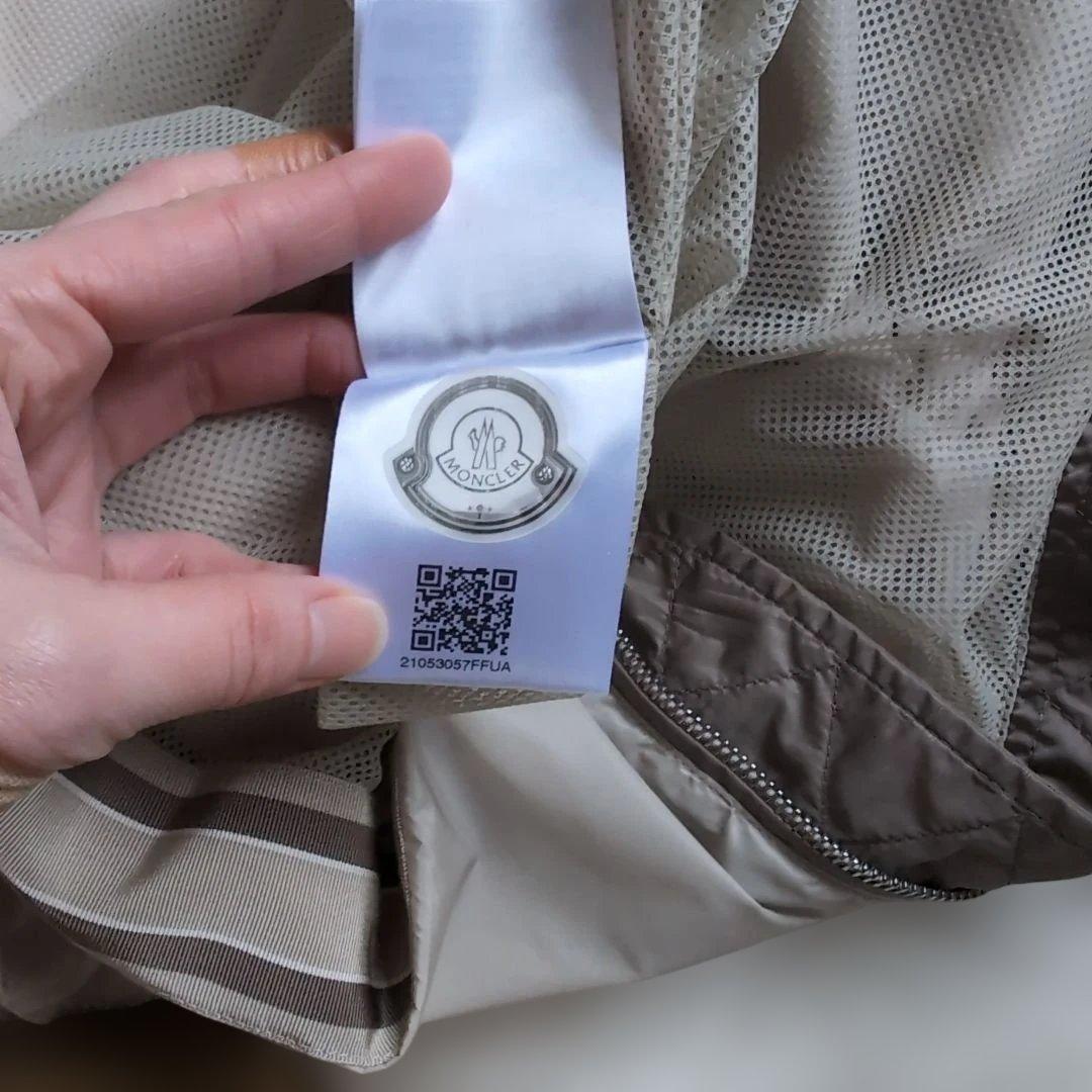 Moncler フード付きグレージャケット