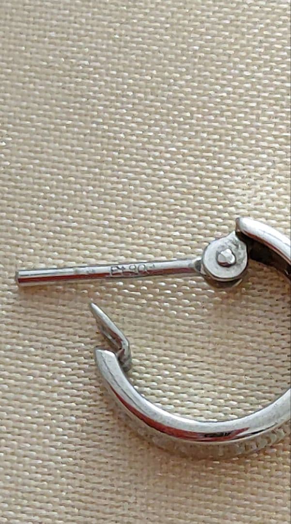 【片側のみ】Pt.900 （刻印あり）フープピアス　メレダイヤ付き