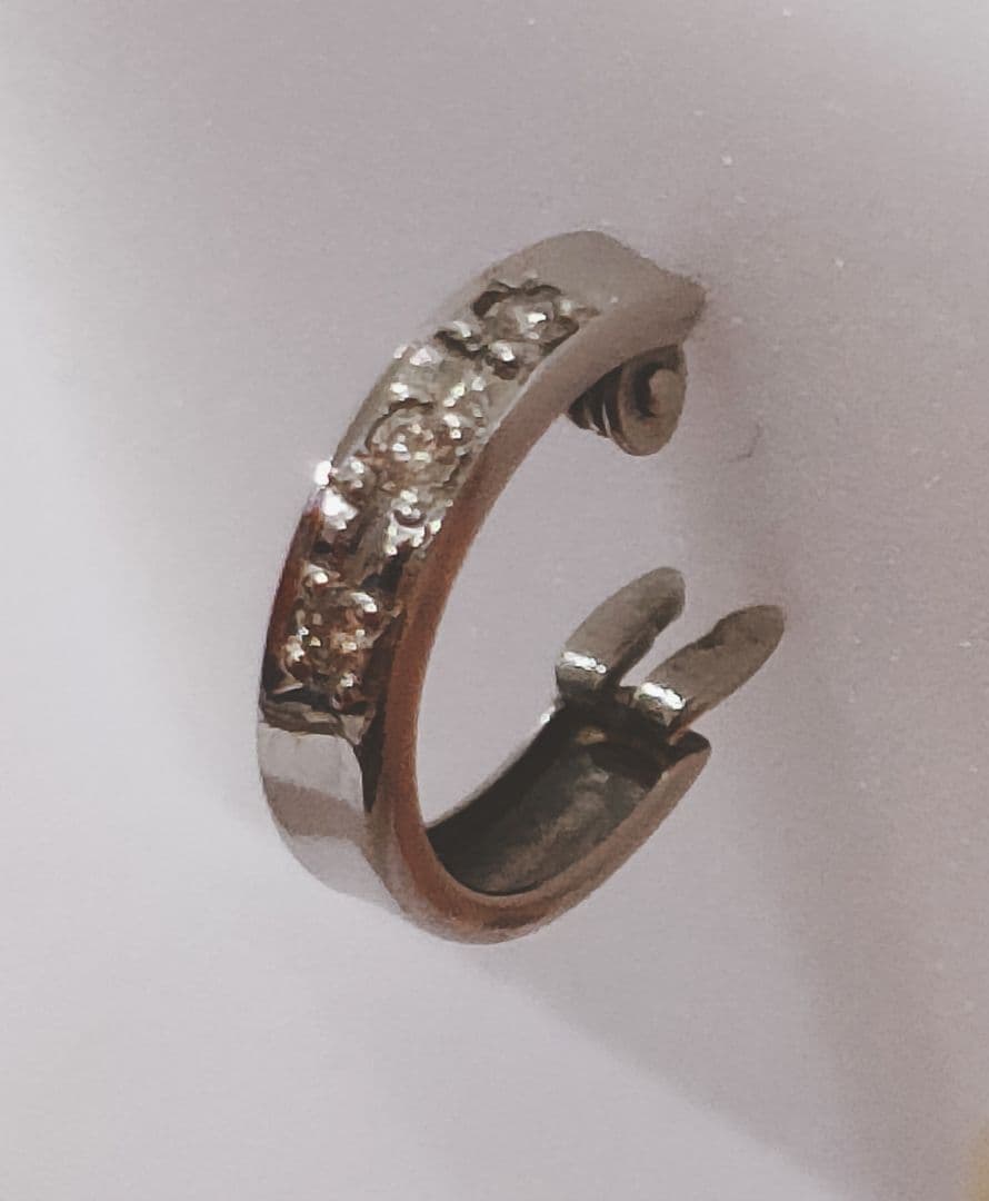 【片側のみ】Pt.900 （刻印あり）フープピアス　メレダイヤ付き