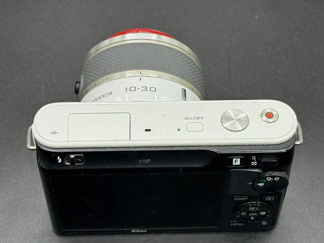 Nikon 1J1ミラーレスカメラ ホワイト