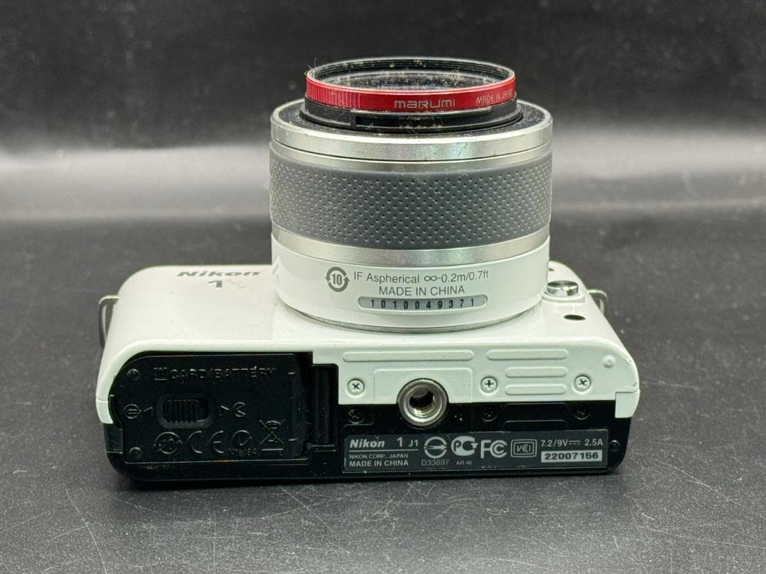 Nikon 1J1ミラーレスカメラ ホワイト