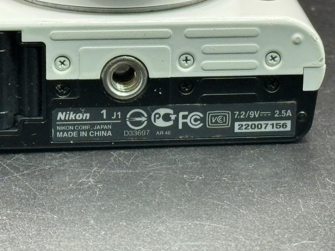 Nikon 1J1ミラーレスカメラ ホワイト