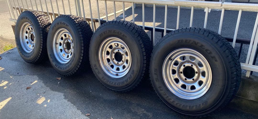 値下げ！　ダンロップGRANDTREK SJ5 スタッドレスタイヤホイール