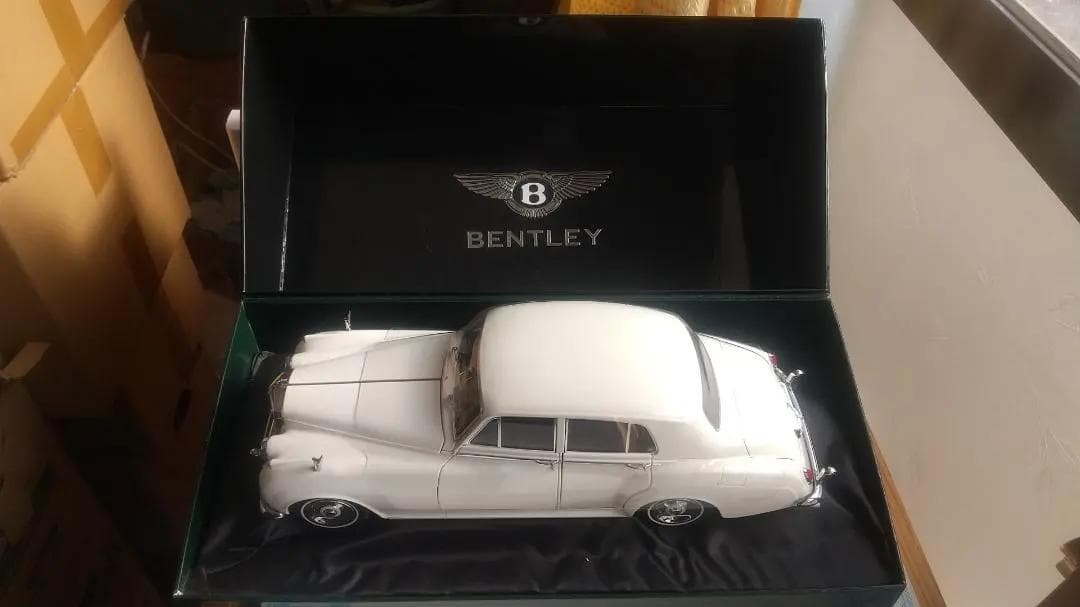 BAEミニチャンプス 1/18 ベントレー S2 リムジン 1954