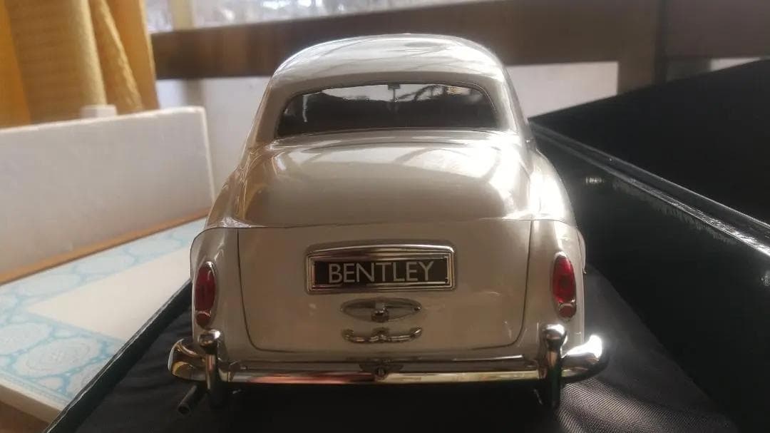 BAEミニチャンプス 1/18 ベントレー S2 リムジン 1954